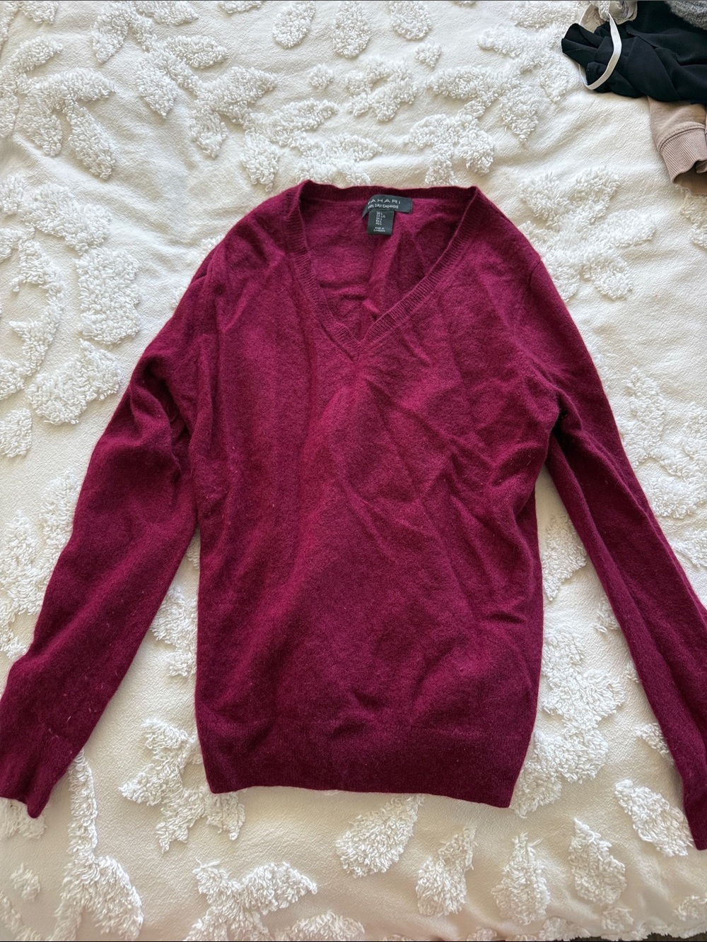 100% Cashmere V-Neck Sweater in Berry Plum